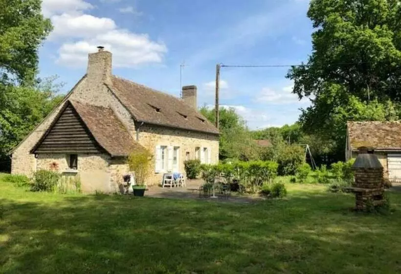 Majatalo Rêves De Gamins, Chambre De Droite, 4 Couchages Dans Gîte De Campagne La Camusière, Proche Du Pôle E