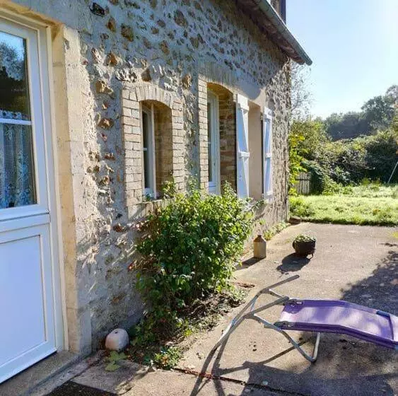 Majatalo Rêves De Gamins, Chambre De Droite, 4 Couchages Dans Gîte De Campagne La Camusière, Proche Du Pôle E