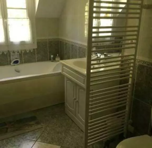 Majatalo Rêves De Gamins, Chambre De Droite, 4 Couchages Dans Gîte De Campagne La Camusière, Proche Du Pôle E