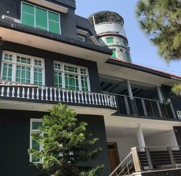 پانسیون Swat Hill View Resort  Only For Families