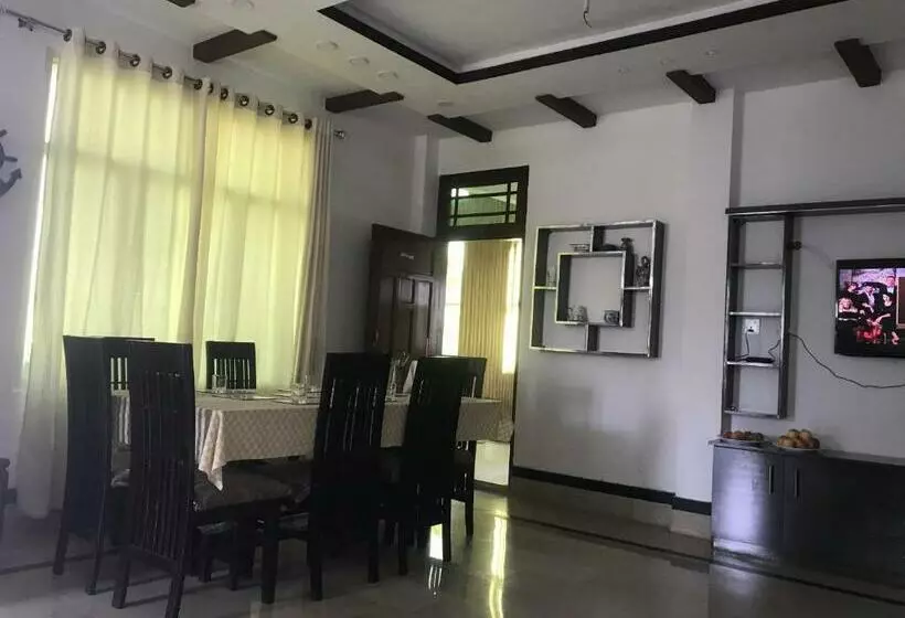 پانسیون Swat Hill View Resort  Only For Families