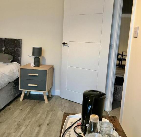 Bed and Breakfast 27 William Jessop Way Bristol Bs13 0rl