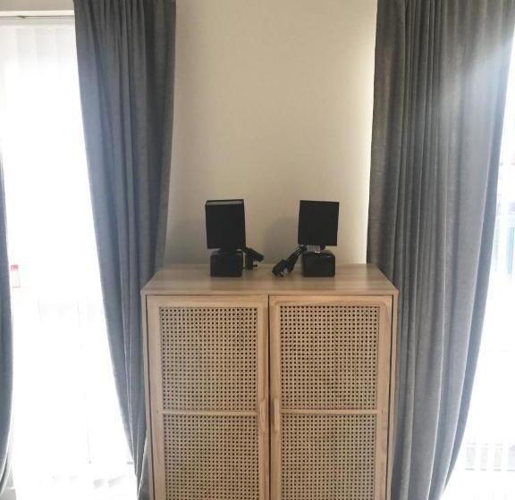 Bed and Breakfast 27 William Jessop Way Bristol Bs13 0rl