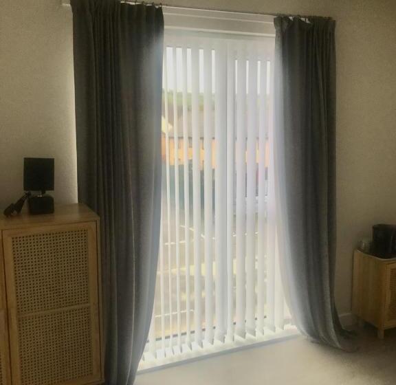 Bed and Breakfast 27 William Jessop Way Bristol Bs13 0rl