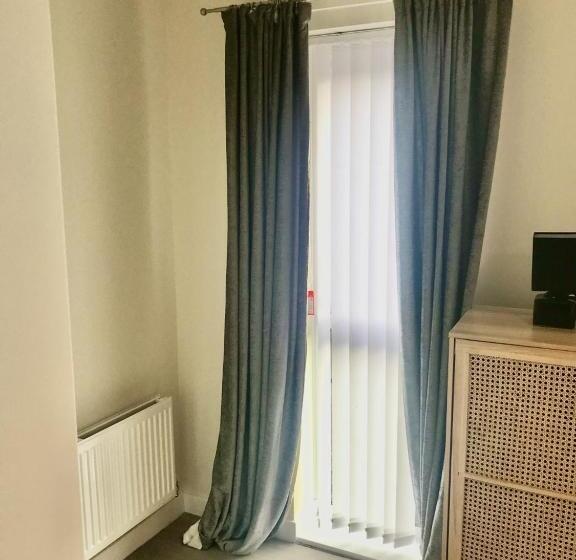 Bed and Breakfast 27 William Jessop Way Bristol Bs13 0rl