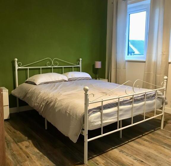 Bed and Breakfast 27 William Jessop Way Bristol Bs13 0rl