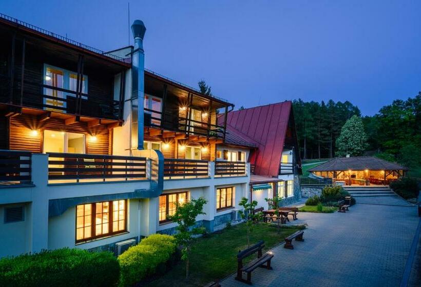 بنسيون Chata Cementár