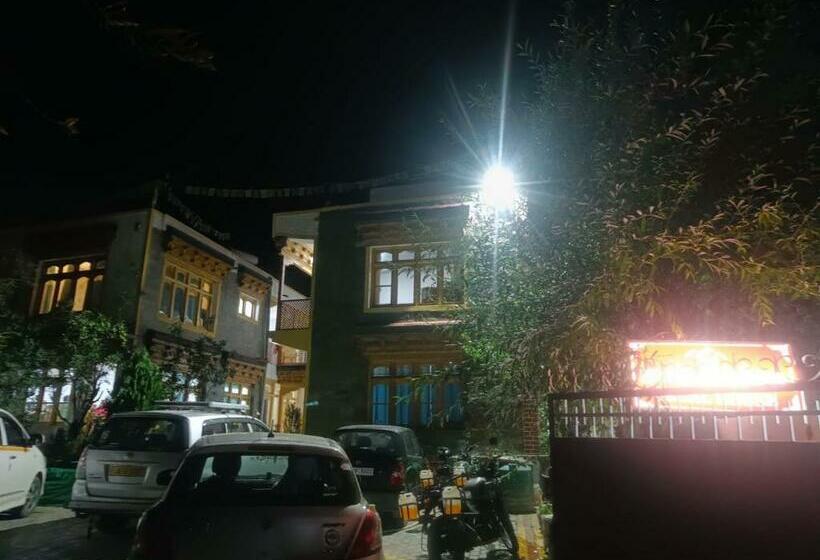 펜션 Himalayan Regal House