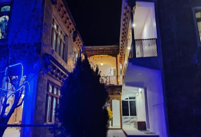 펜션 Himalayan Regal House