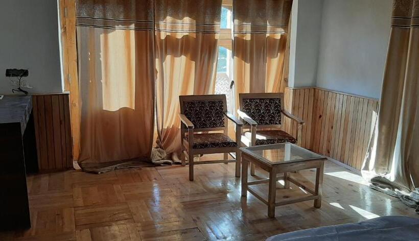 펜션 Himalayan Regal House