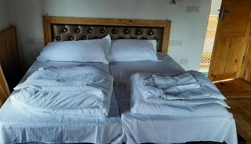 펜션 Himalayan Regal House