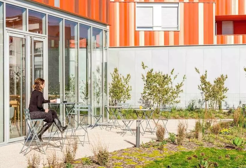 Aparthotel Adagio Access Paris Massy Gare