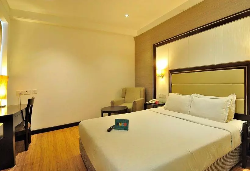 Fabhotel Rajouri Garden Main Market