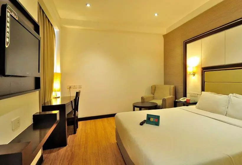 Fabhotel Rajouri Garden Main Market