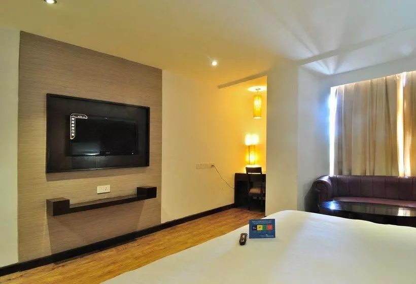 Fabhotel Rajouri Garden Main Market