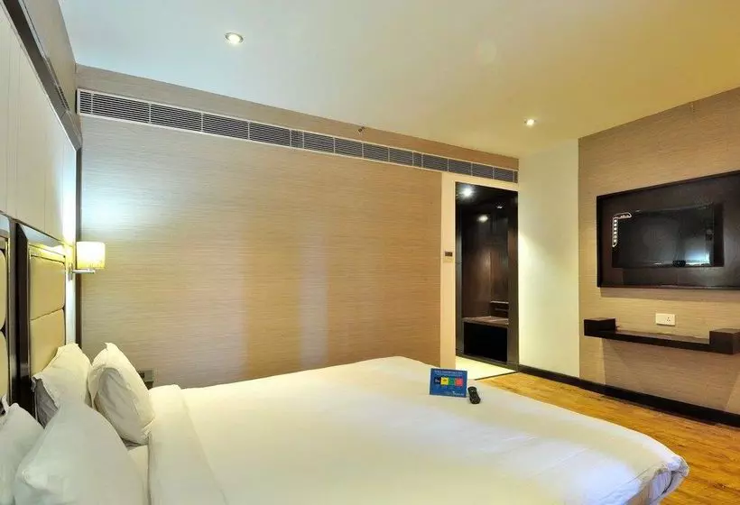 Fabhotel Rajouri Garden Main Market