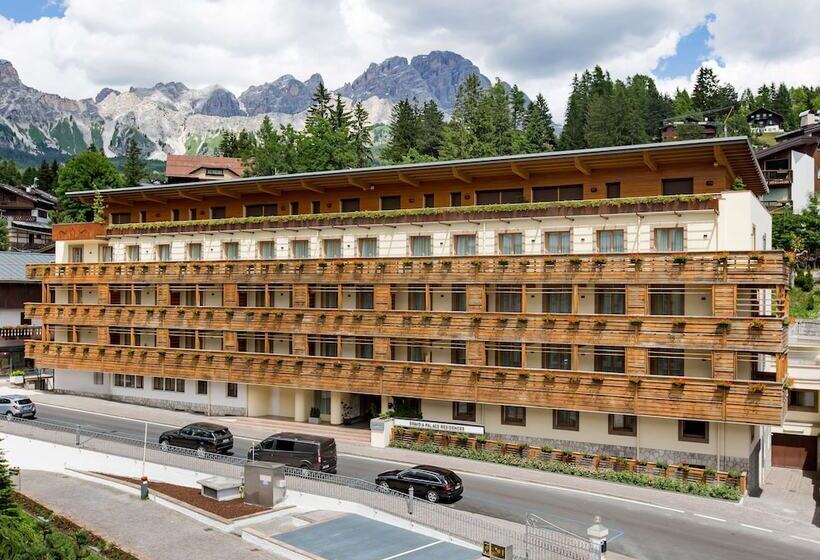 בית מלון כפרי Radisson Residences Savoia Palace Cortina D’ampezzo