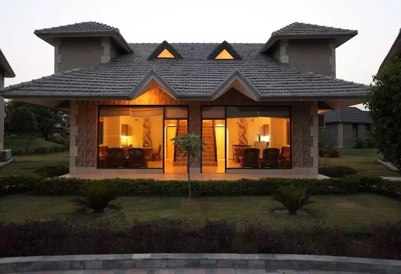 ホテル Shri Radha Brij Vasundhara Resort & Spa