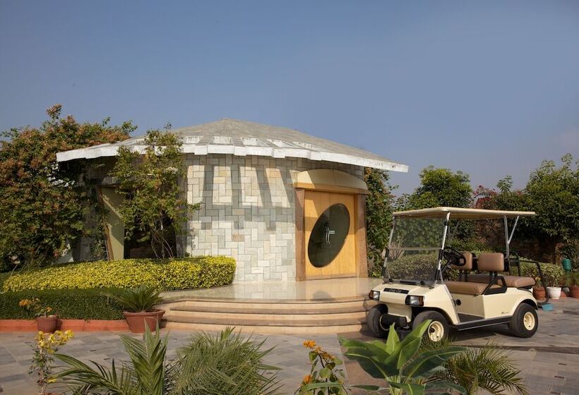 Отель Shri Radha Brij Vasundhara Resort & Spa