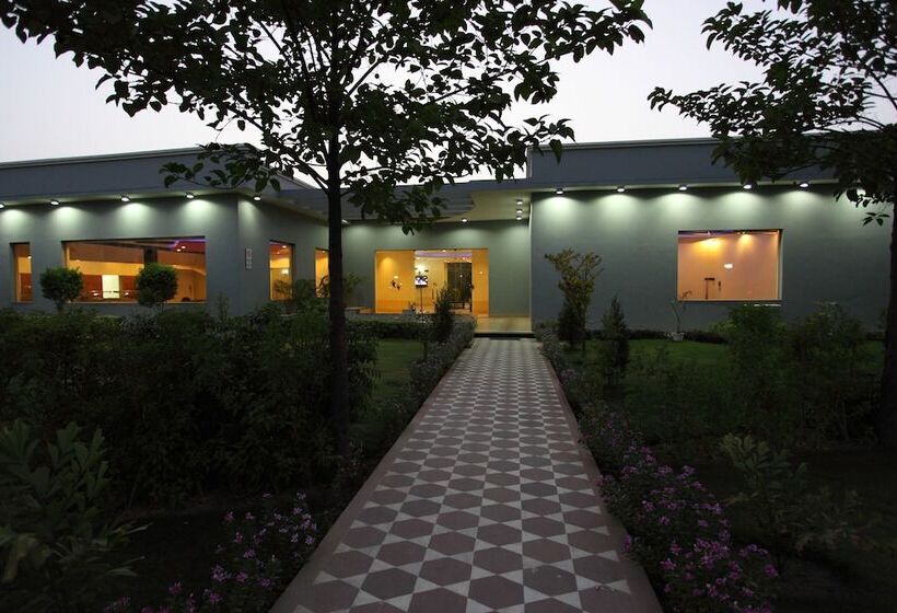 Отель Shri Radha Brij Vasundhara Resort & Spa