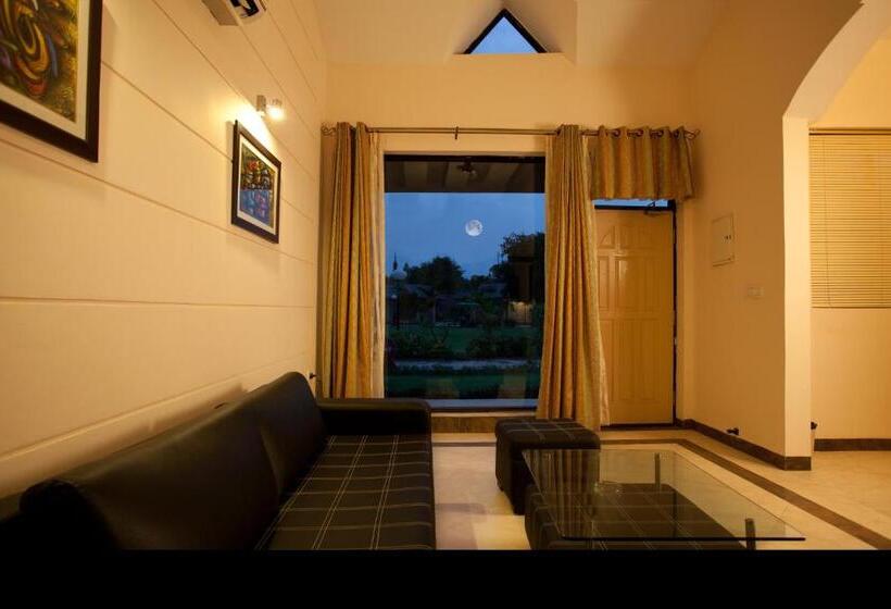 Отель Shri Radha Brij Vasundhara Resort & Spa