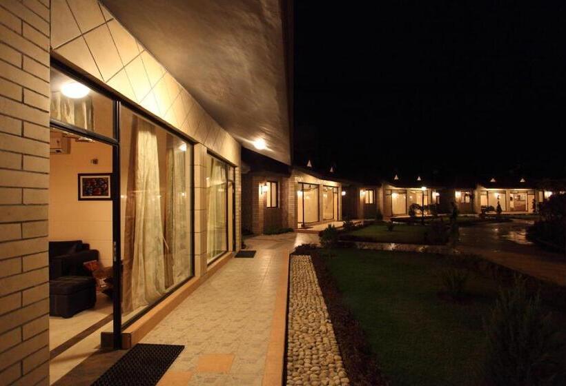 Отель Shri Radha Brij Vasundhara Resort & Spa