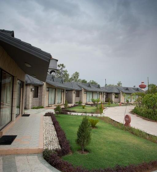 Отель Shri Radha Brij Vasundhara Resort & Spa