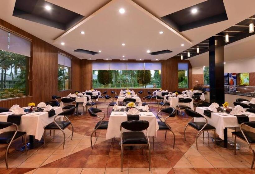 Отель Shri Radha Brij Vasundhara Resort & Spa