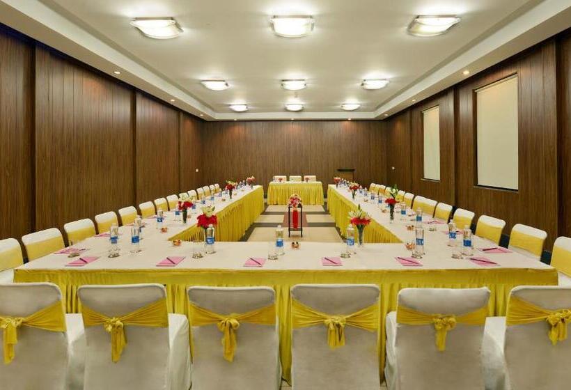 Отель Shri Radha Brij Vasundhara Resort & Spa