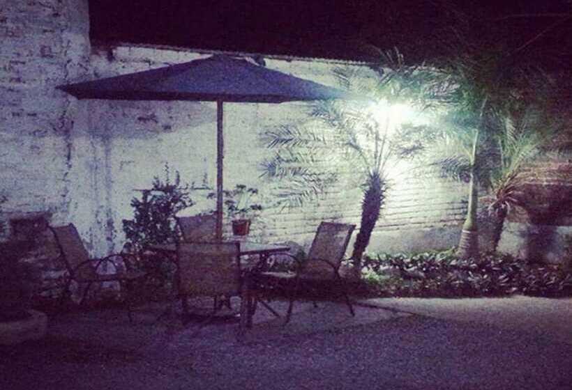 فندق & Suites Mo Sak