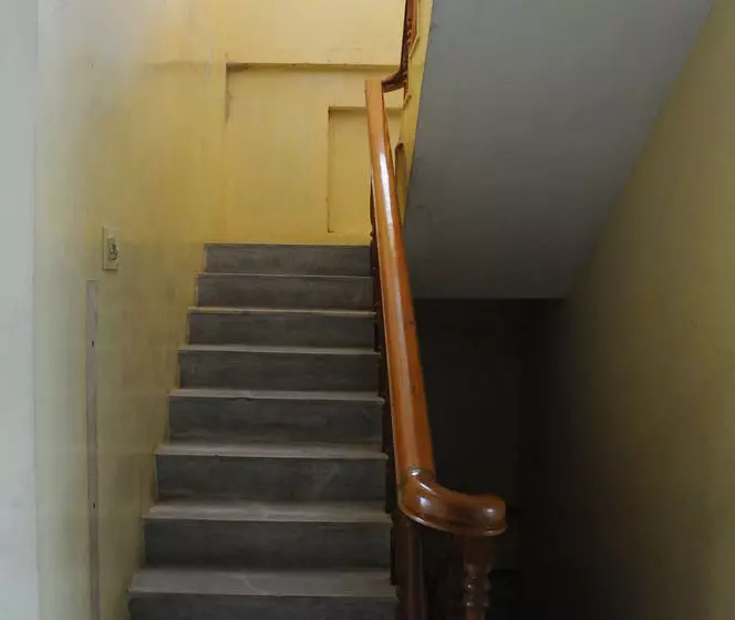 Pensió Lloyds Serviced Apartments, Near Music Academy