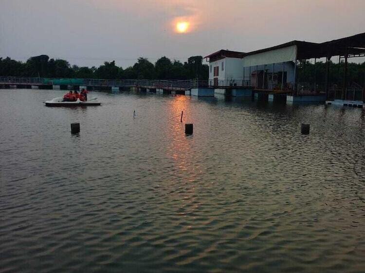 Boche Island By Oxygen Resort