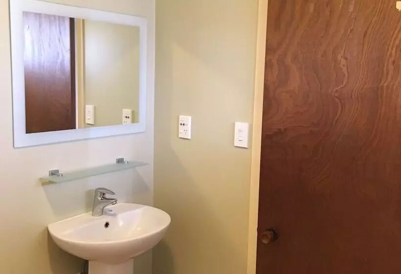 Woodlands Motels And Apartments