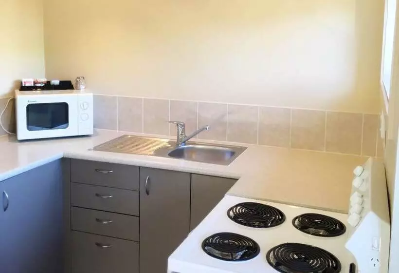 Woodlands Motels And Apartments