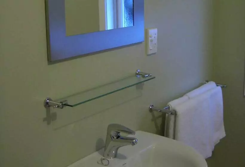 Woodlands Motels And Apartments