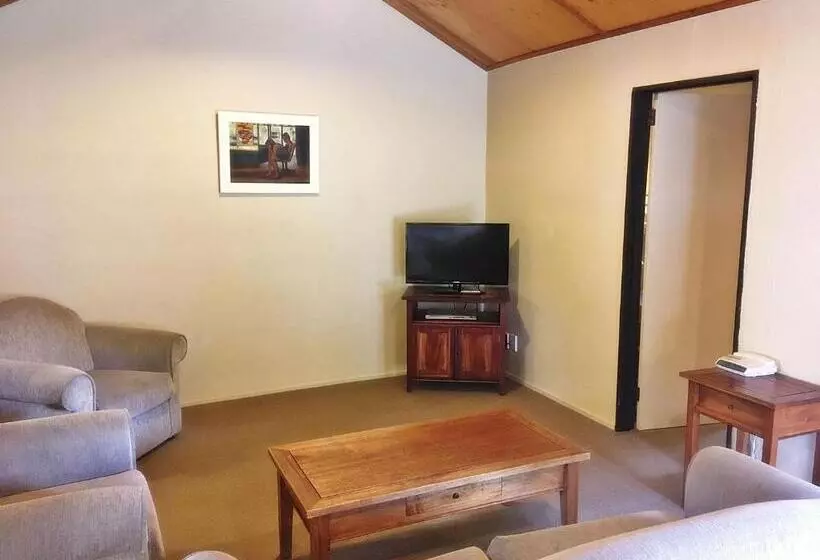 Woodlands Motels And Apartments