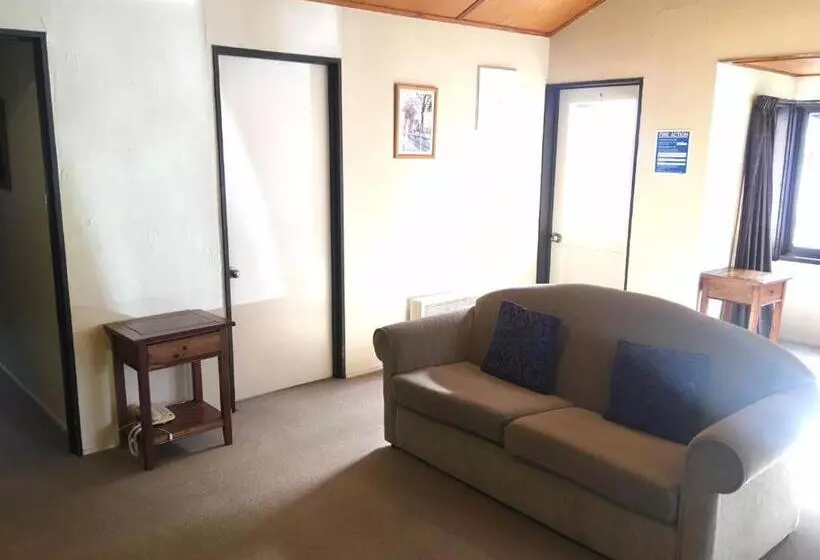 Woodlands Motels And Apartments