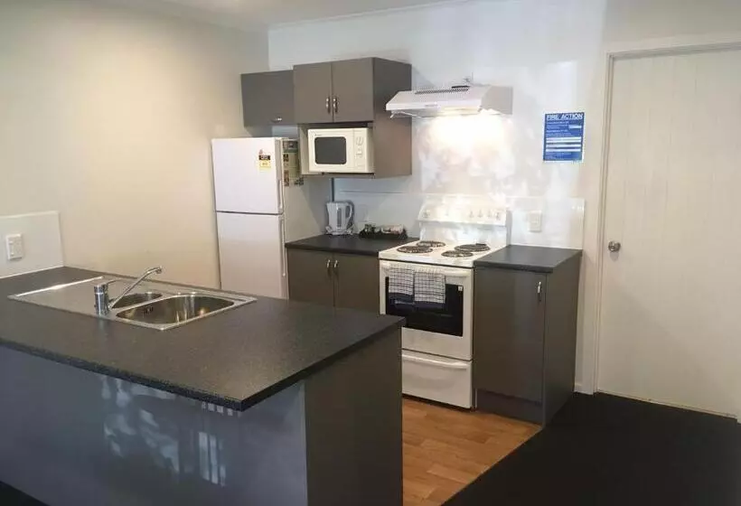 Woodlands Motels And Apartments