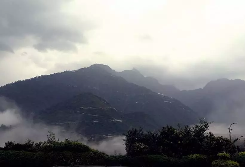 בית מלון כפרי Devi Grand