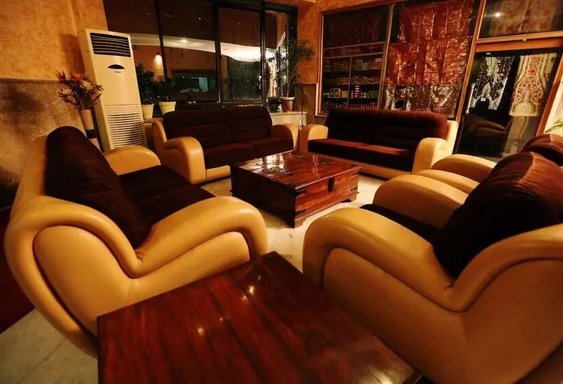 בית מלון כפרי Devi Grand