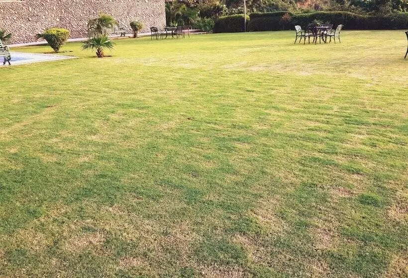 בית מלון כפרי Devi Grand