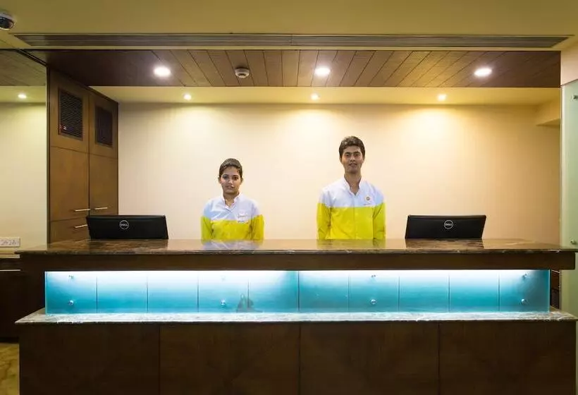 Отель Ginger Thane