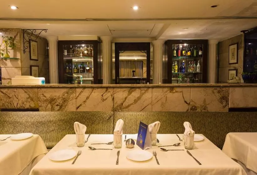 Отель Ginger Thane