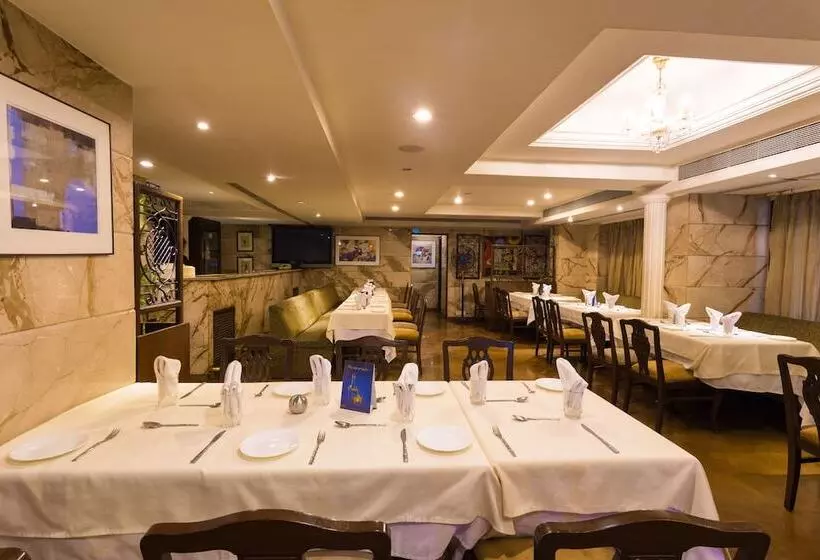 Отель Ginger Thane