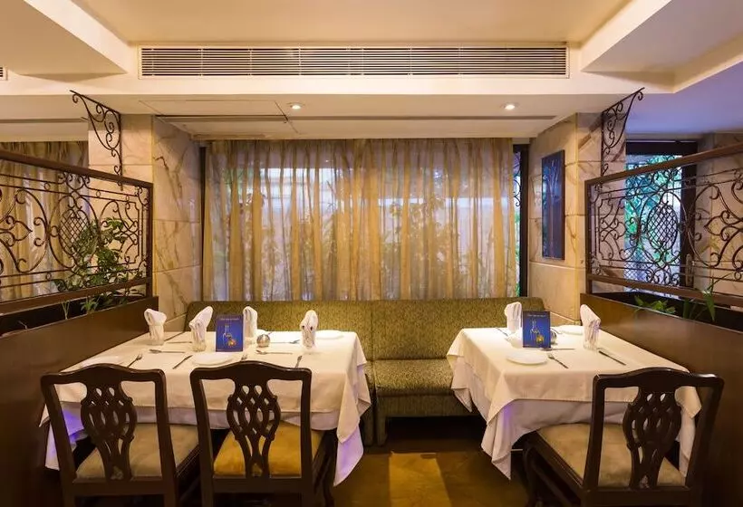 Отель Ginger Thane