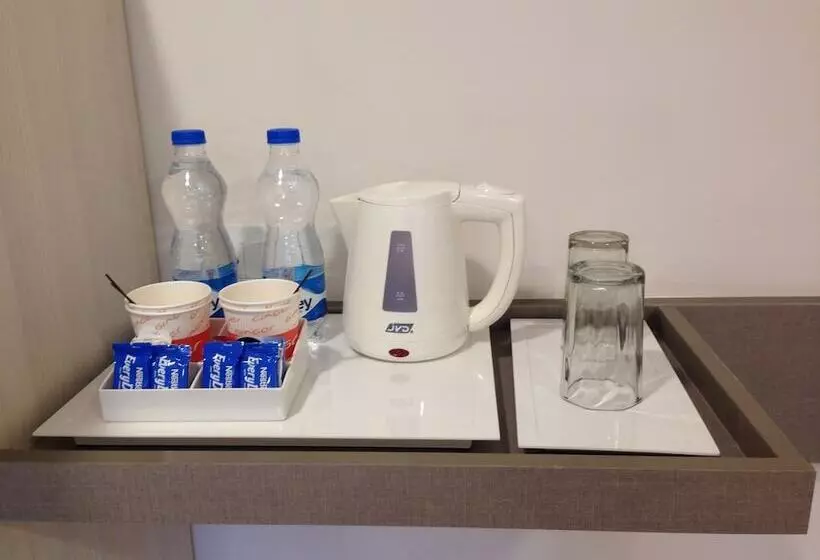 Отель Ginger Thane