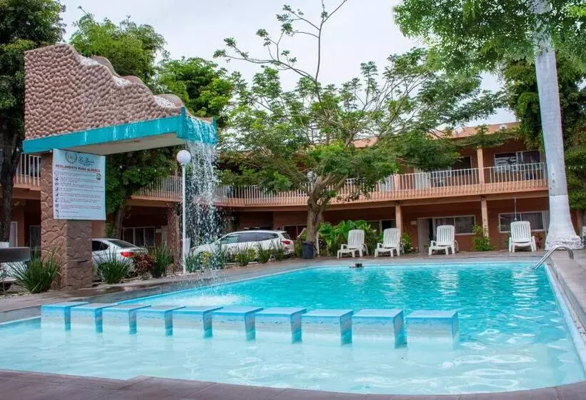 ホテル La Quinta Posada Real