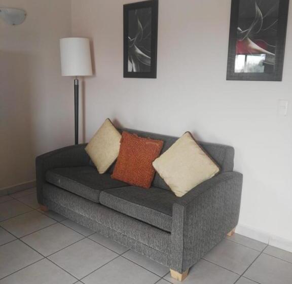 Los Jitos Hotel & Suites