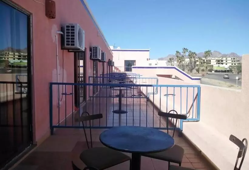 Los Jitos Hotel & Suites