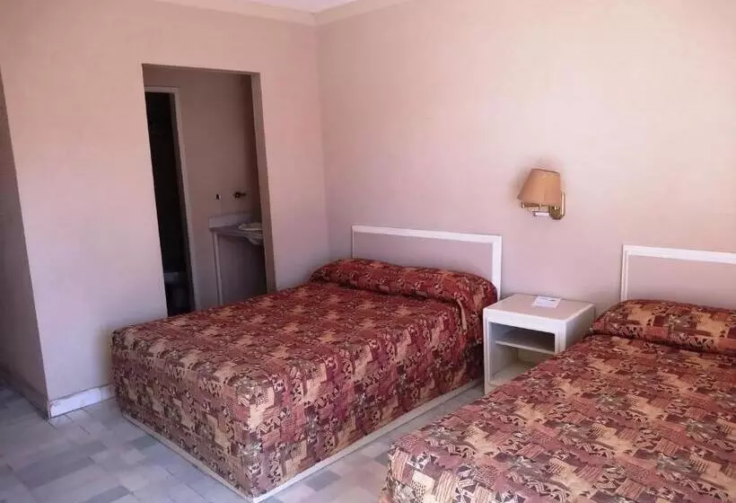 Los Jitos Hotel & Suites